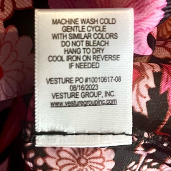 Chenault Brand Floral Print Blouse with Puff Sleeves; Size Small NWT! - Picture 8 of 8